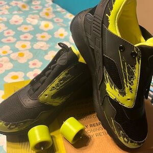 Heelys black and green sz 7